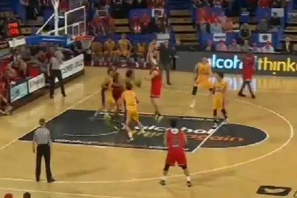 Josh Childress Throws The Dirtiest Elbow Ever During Australian Basketball Game [Video]