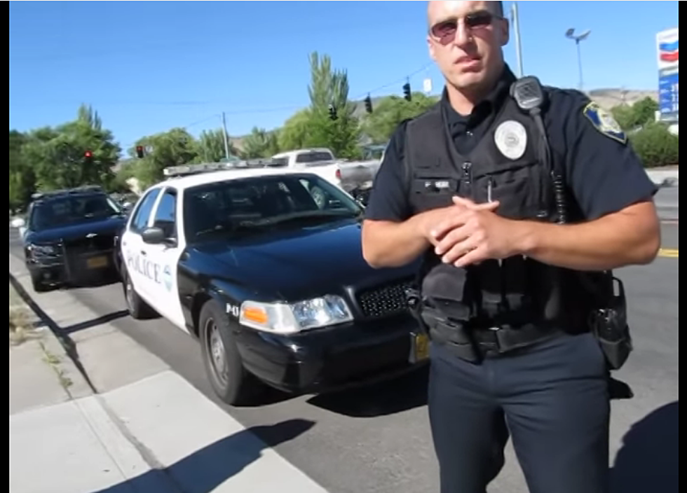 Cop Sets Gun-Toting Idiot Straight On Open Carry Law [Video]