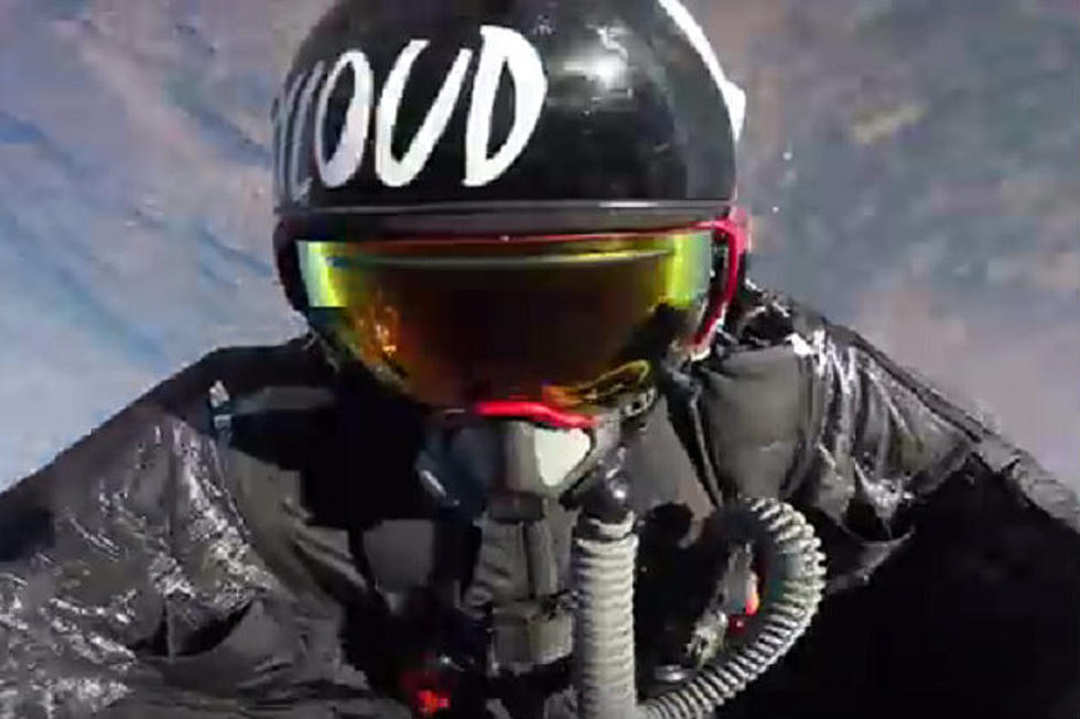 Navy Seal Veteran Breaks Wingsuit Flight Record For The Survivor Support Program [Video]
