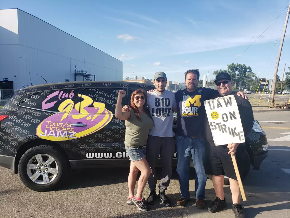 Blondie’s Food & Spirits Team Up With Club937 to Drop Off Food To The UAW Workers[Photo’s]
