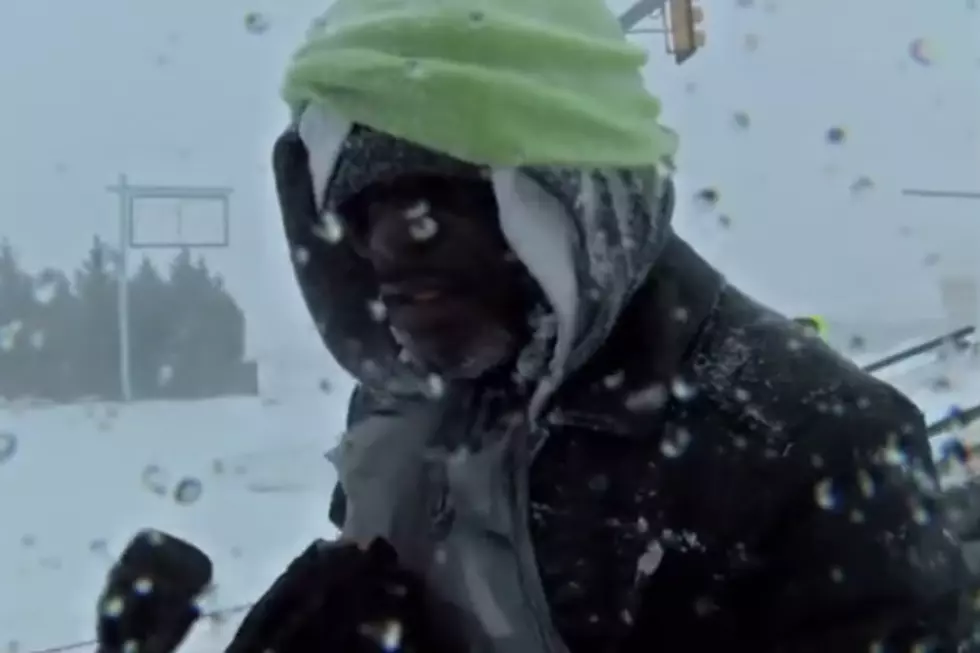 Homeless Man Helps Dig Stranded Motorists out of Blizzard [VIDEO]