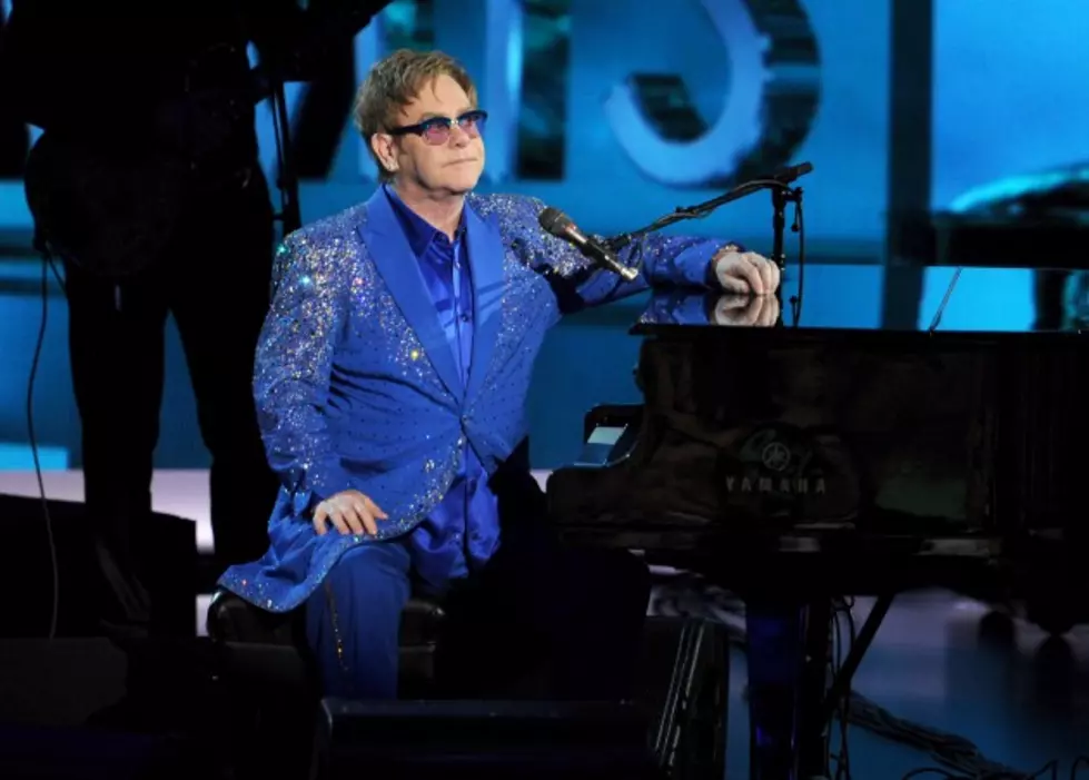 Elton John Says He Doesn&#8217;t Carry a Cell Phone