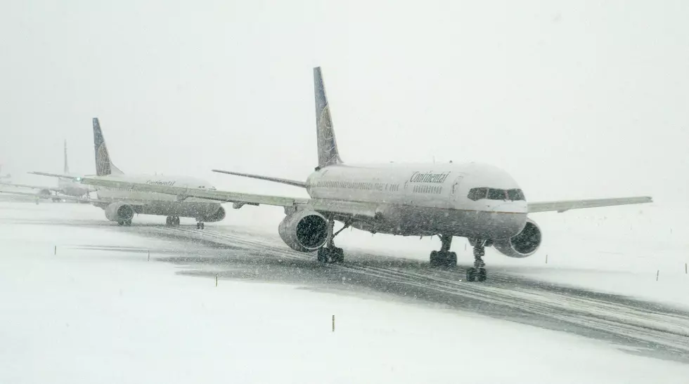 Multiple Jets Stuck In Snow At Detroit’s Metro Airport [Video]