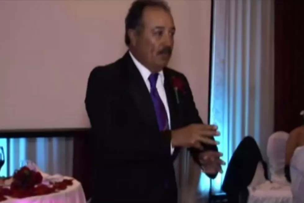 #TBT: Bride’s Dad Surprises Her With ‘Sign Language’ Song at Her Wedding [VIDEO]