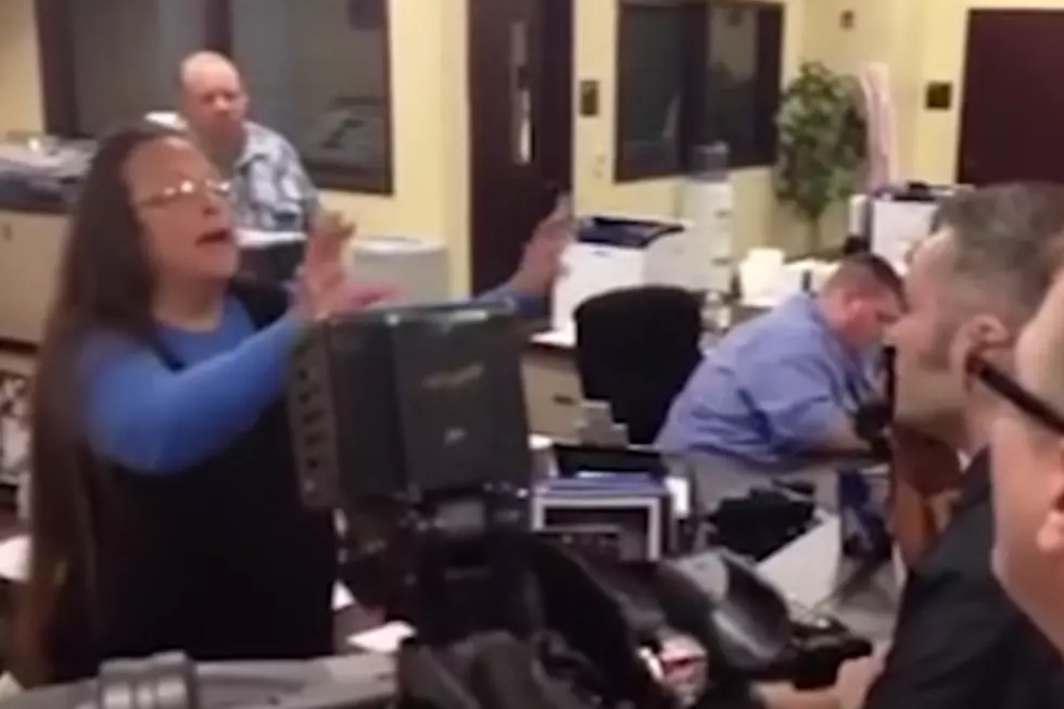 Kentucky Clerk Jailed After Refusing Marriage Licences to the Gay Community [VIDEO]