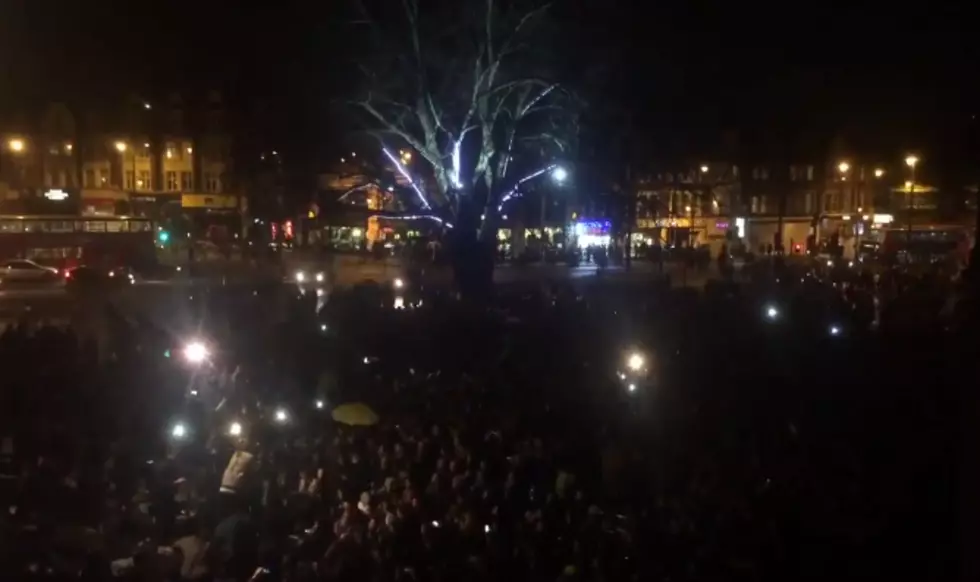 David Bowie Fans Gather in his Hometown, Sing ‘Starman’ [VIDEO]
