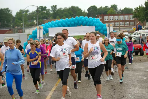 Teal Track and Trail 5k Raises Awareness for Ovarian Cancer
