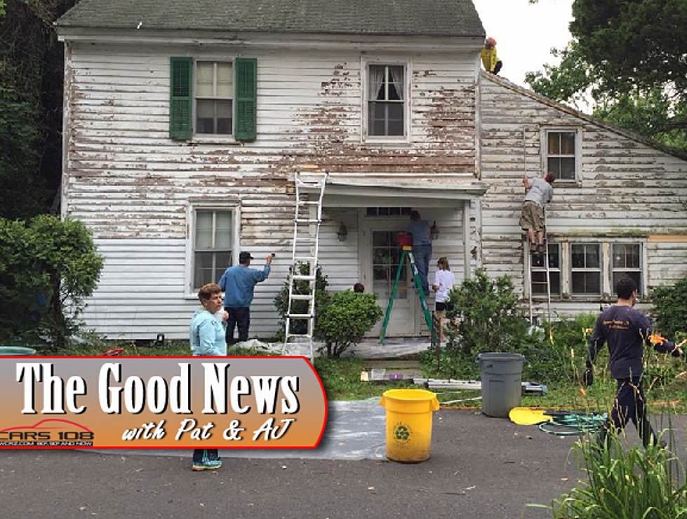 Neighbors Repair Retired Teacher’s House – The Good News [PHOTOS]