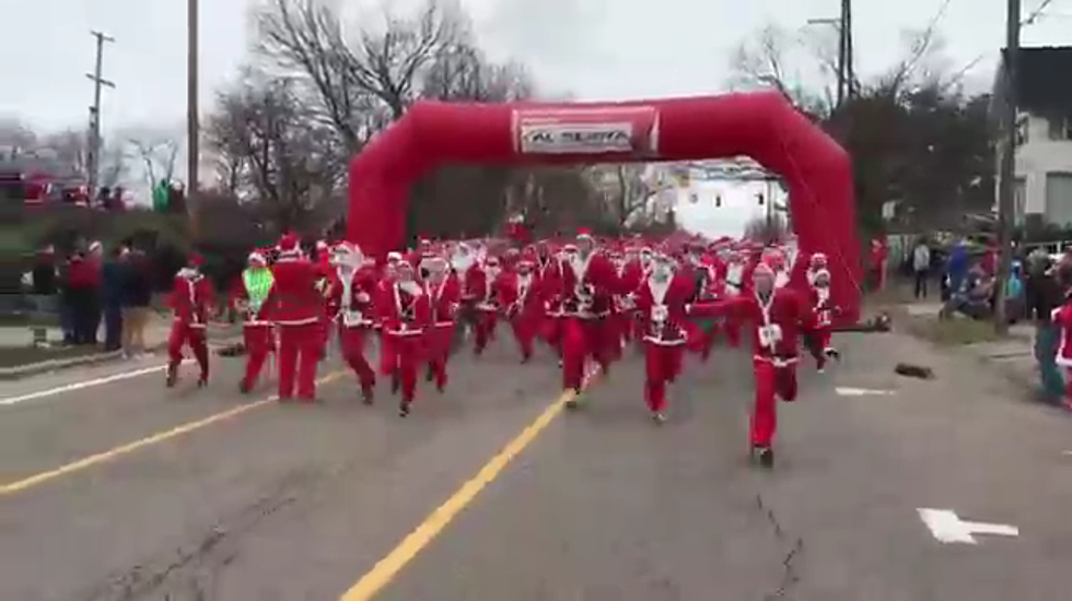 1,600+ Santas Ran Through Flint Yesterday [VIDEO]