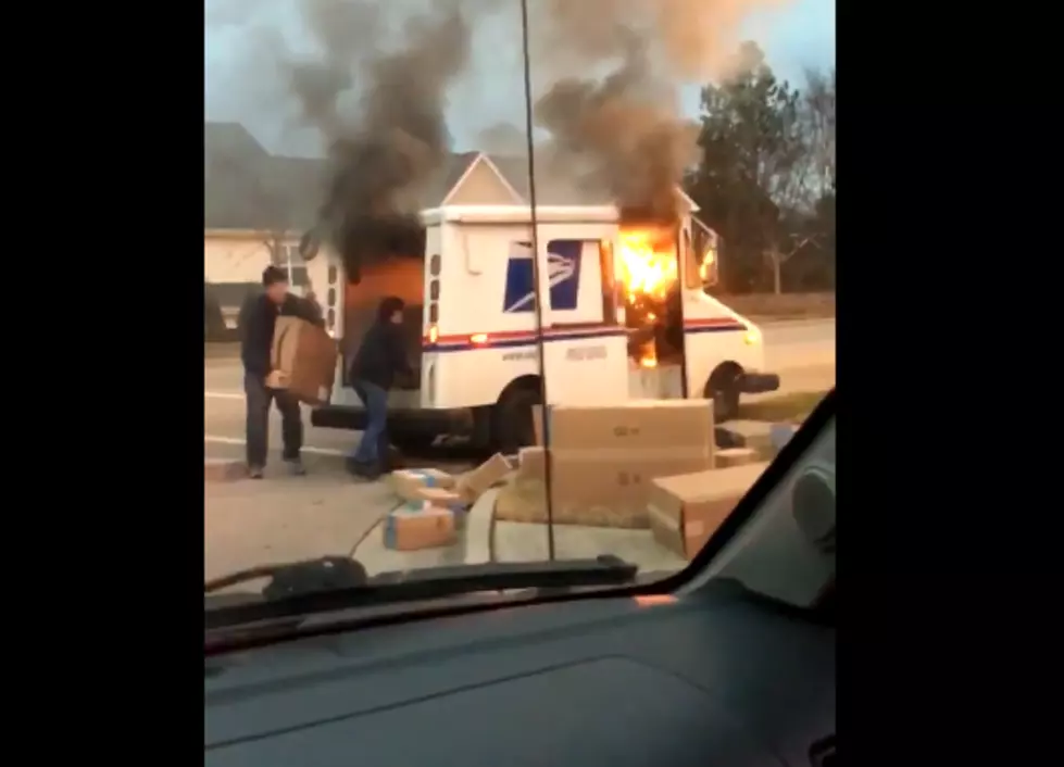 Postal Worker Saves Christmas Packages from Fire [VIDEO]