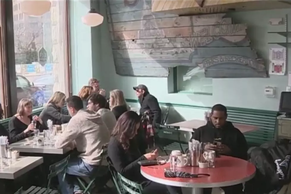 Pay it Forward in Detroit: Stranger Picks up Tab for Everyone [VIDEO]
