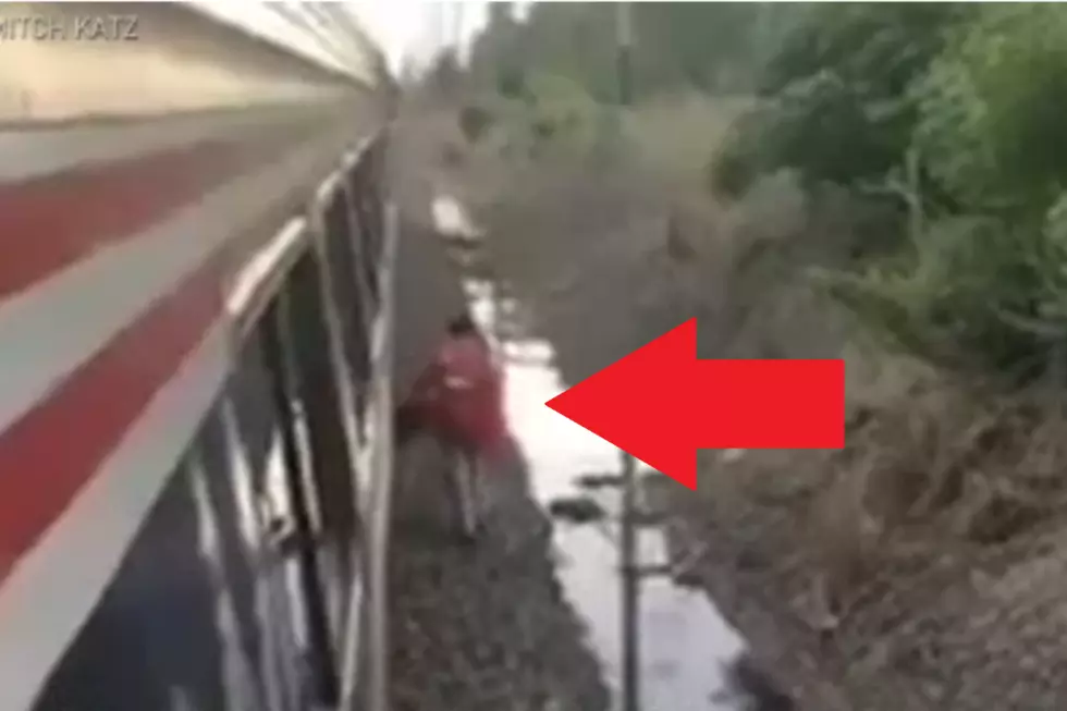 Hangry Passenger Gets Pizza Delivered To Stalled Amtrak Train [VIDEO]