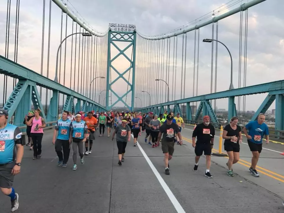 This Is What It Looks Like To Run from Detroit to Canada [PHOTOS]