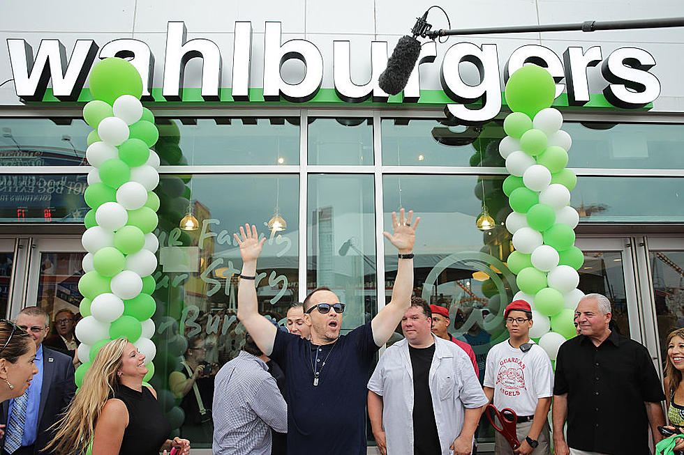 Wahlburgers Flint Apologizes to Claim Made by UAW Members