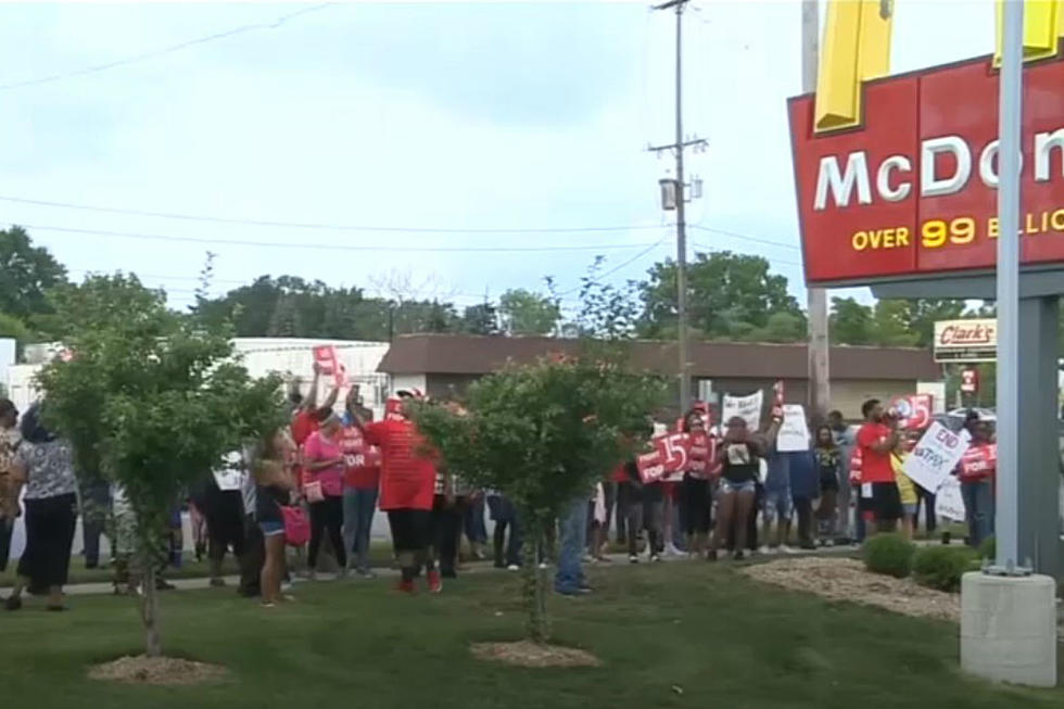 &#8216;Fight for 15&#8242; Protesters Swarm Dort Hwy. McDonald&#8217;s [VIDEO]