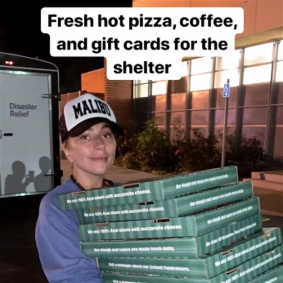 Lady Gaga Delivers Pizzas to California Fire Shelter &#8211; The Good News