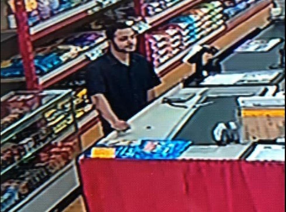 Police Looking for Man Who Stuffed a Snake in his Pants at Michigan Pet Store