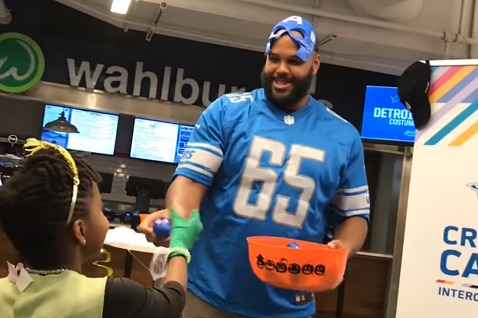 Detroit Lions Bring Halloween to Pediatric Cancer Patients 