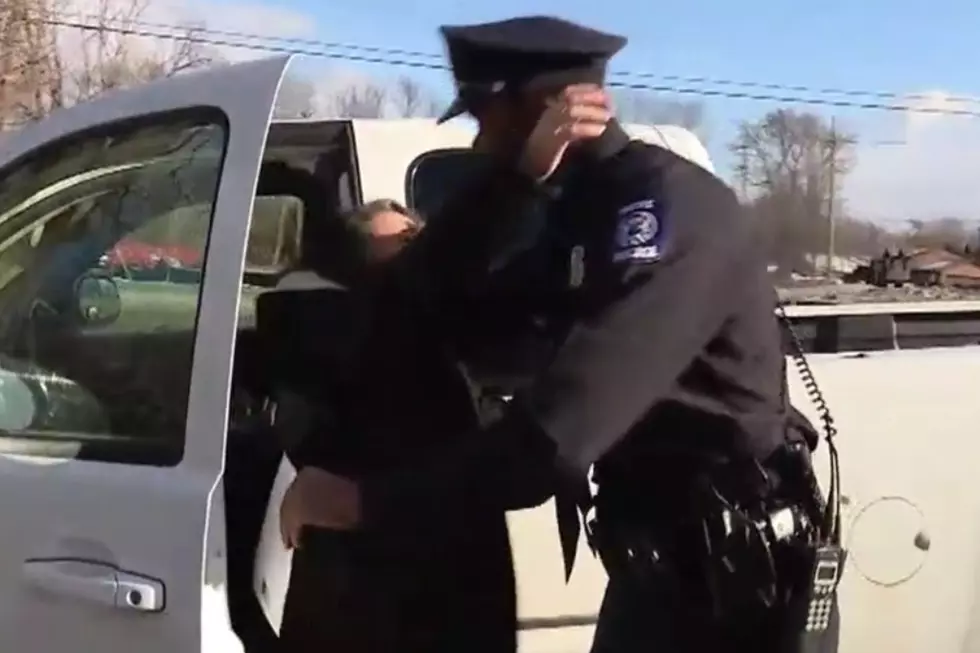 Michigan Cops Hand Out Gift Cards, Not Tickets to Motorists [VIDEO]
