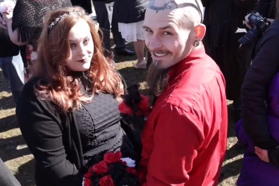 29 Couples Say ‘I Do’ in Hell, Michigan on Leap Day [VIDEO]