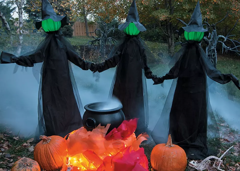 Here Are 5 of the Coolest Halloween Decorations You Can Get in 2020