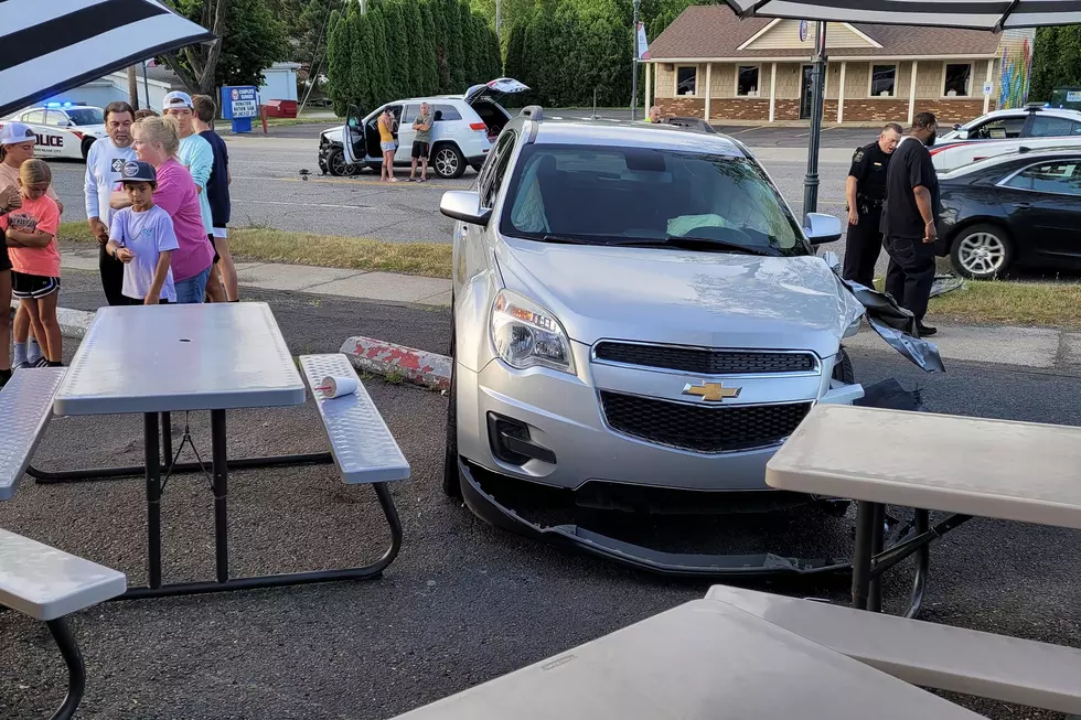 Car Crashes into Outdoor Area of Busy Grand Blanc’s Ziggy’s Ice Cream
