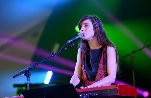 Julia Holter Cultivates Alluring Live Take of &#8216;So Lillies&#8217;