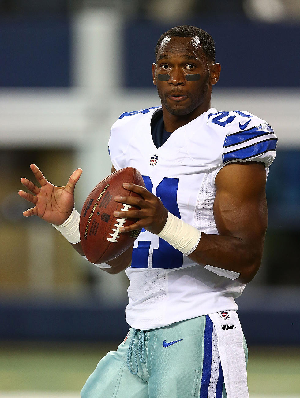 Cowboys’ Randle Will Play After Theft Arrest