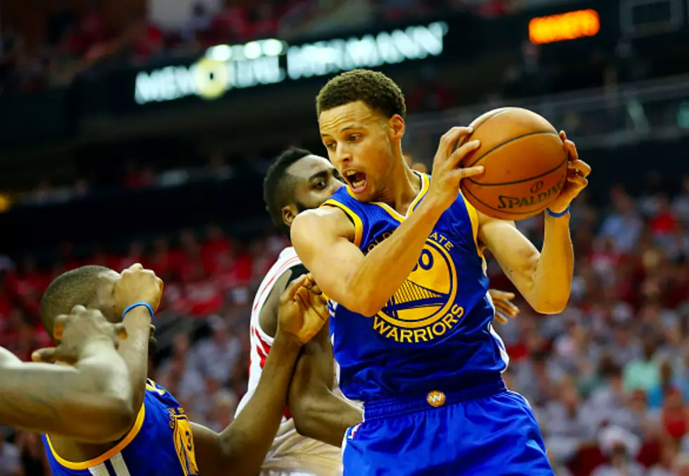 Watch Steph Curry Out Rebound Dwight Howard as the Warriors Destroy the Rockets