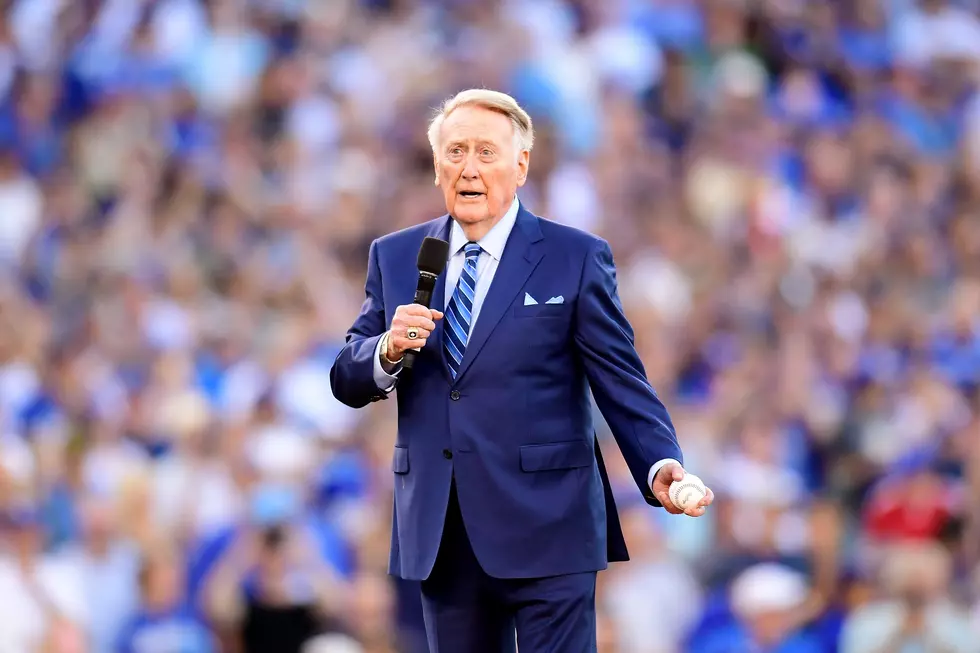 Vin Scully Steals Show Prior to World Series Game 2
