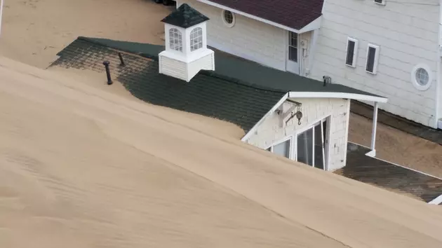 See The  House Being Buried By Sand At Silver Lake