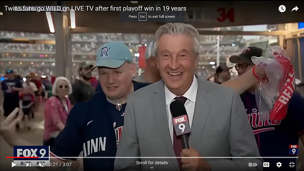 Minnesota Twins Fans Celebrate the Monkey off Their Back