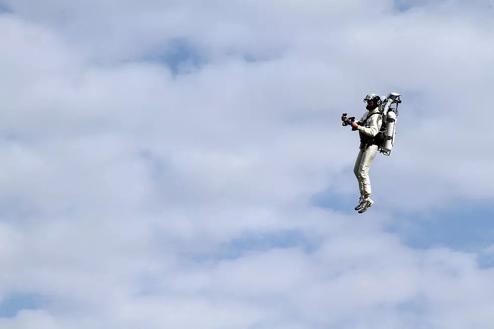American Airlines Pilot Reports a Guy in a Jetpack at 3,000 Feet (Audio)