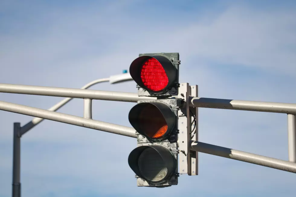 Here&#8217;s When You Can Legally Turn Left On A Red Light In Massachusetts