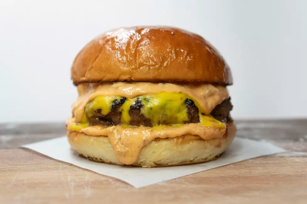 Famous Celebrity Says Greatest Burger Ever Is In Massachusetts