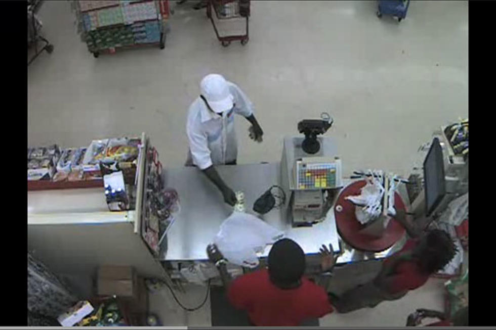 Robber Forced to Buy Gum to Get Money in Cash Register [VIDEO]