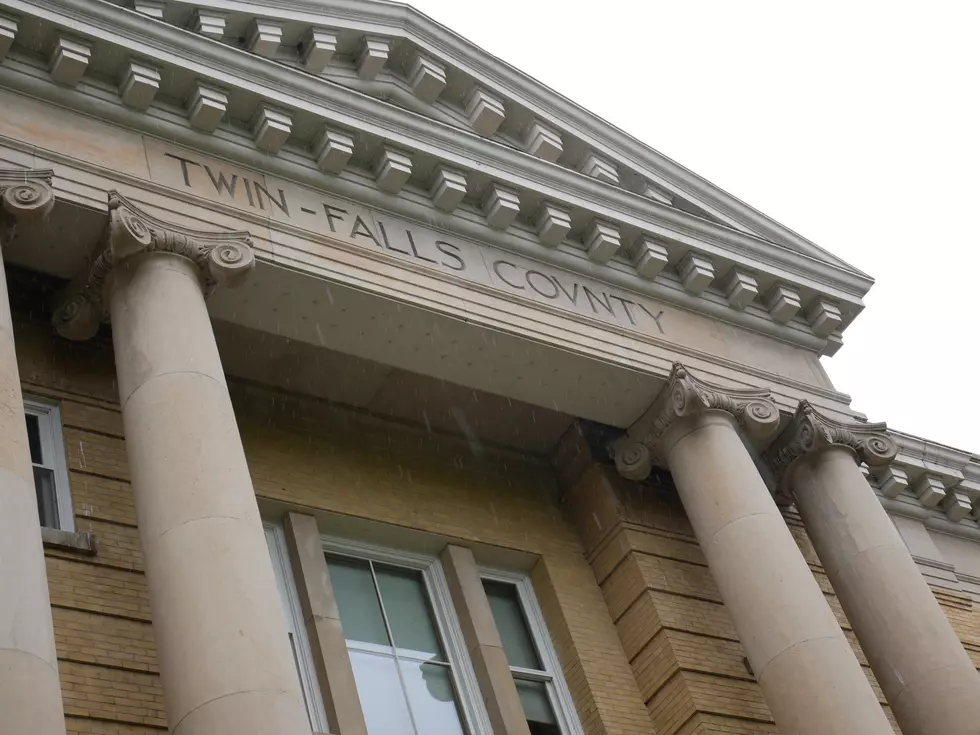 Why Does the Twin Falls Courthouse have a &#8216;V&#8217; in It?
