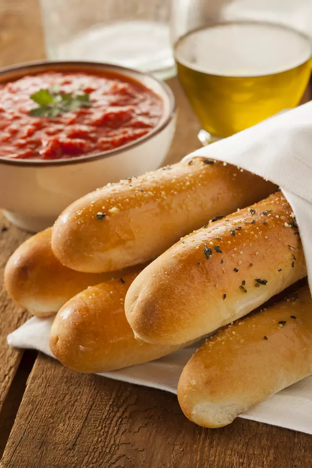 Get A Bouquet Of Breadsticks This Valentine&#8217;s Day