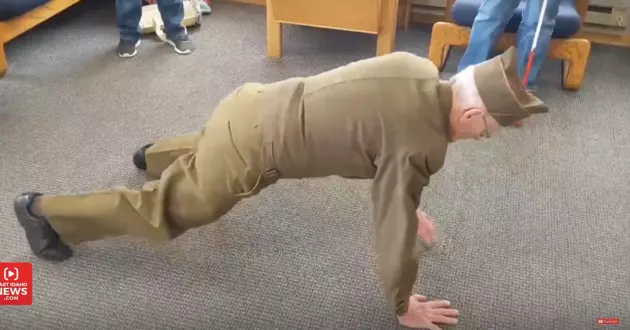 Idaho World War II Veteran Shows Off One Arm Push-up