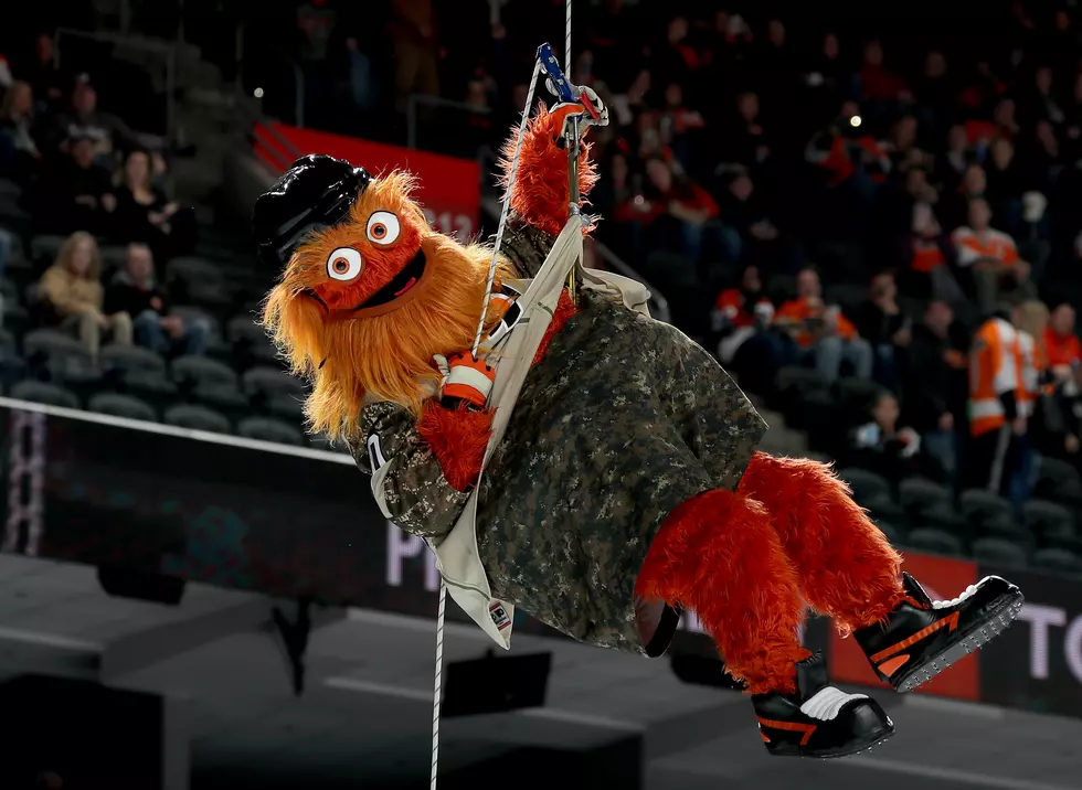 The Philadelphia Flyers’ Mascot Crashed a Wedding in Philly!