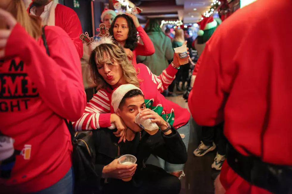You Can Participate in a Holiday Bar Crawl for Charity