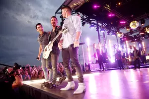 Jonas Brothers were &#8220;Glad to be Home&#8221; for Homecoming Concert Friday