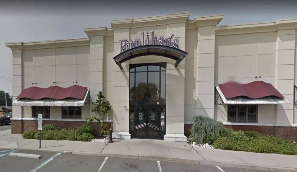 Houlihan’s in Mercer Mall Abruptly Closes for Good