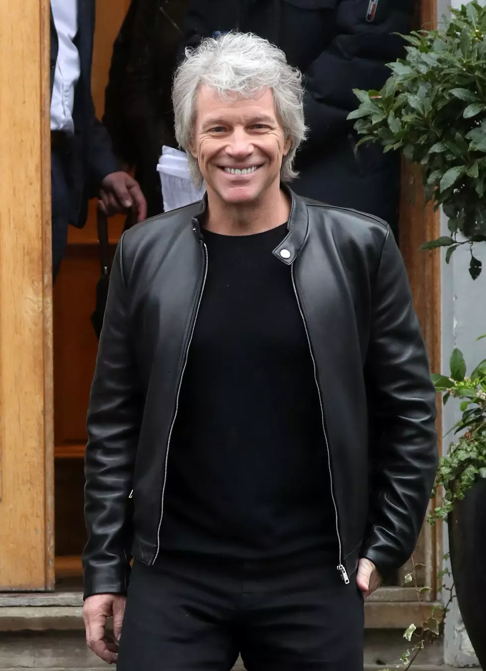 Jon Bon Jovi Pitches In At His NJ Restaurant Amid COVID-19 Outbreak