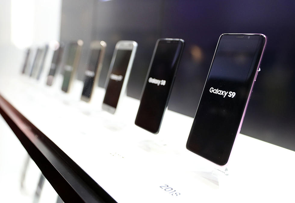 Samsung & Apple Will No Longer Give You a Charger With Your Phone