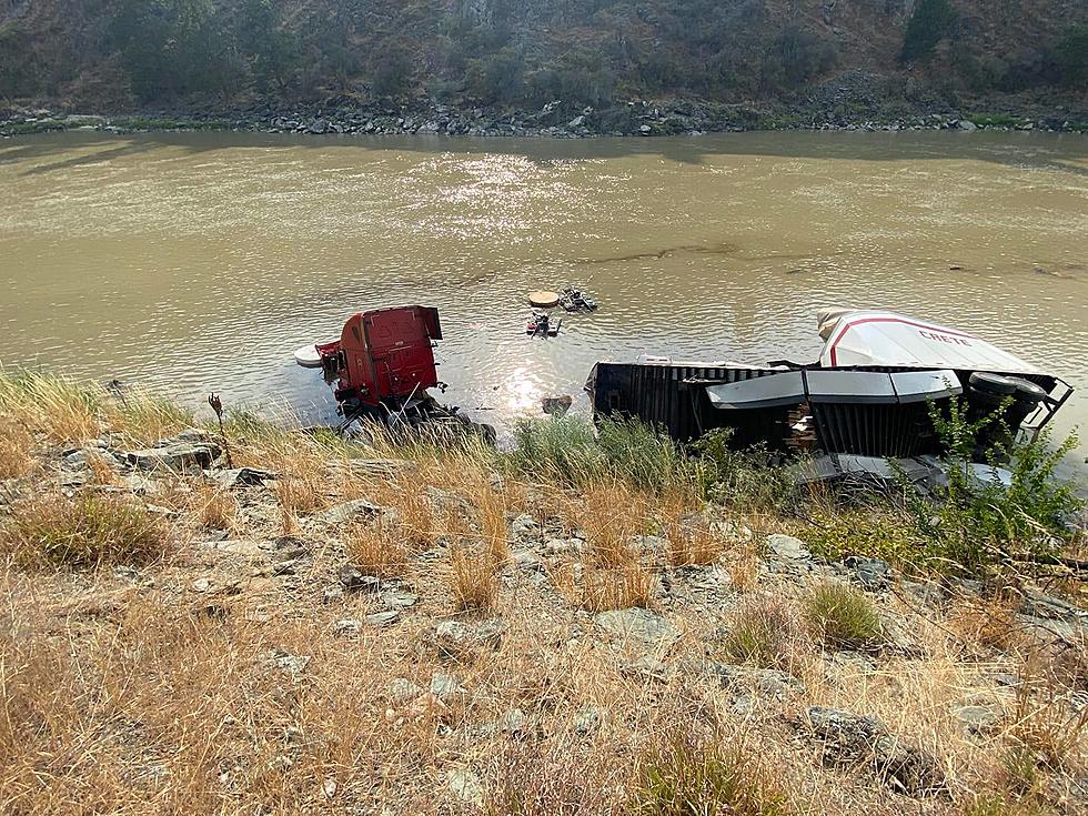 Truck Crashes into Salmon River Near Riggins