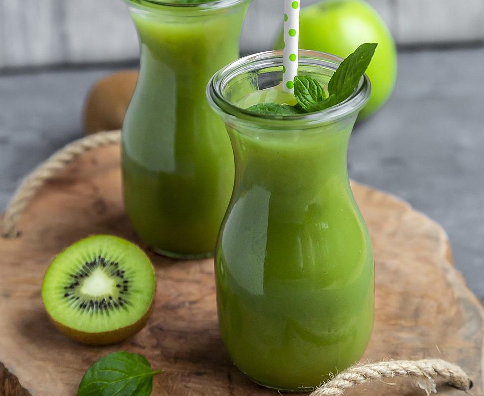 The Beet’s Plant-Based Diet Recipe: Kiwi Green Smoothie for Breakfast