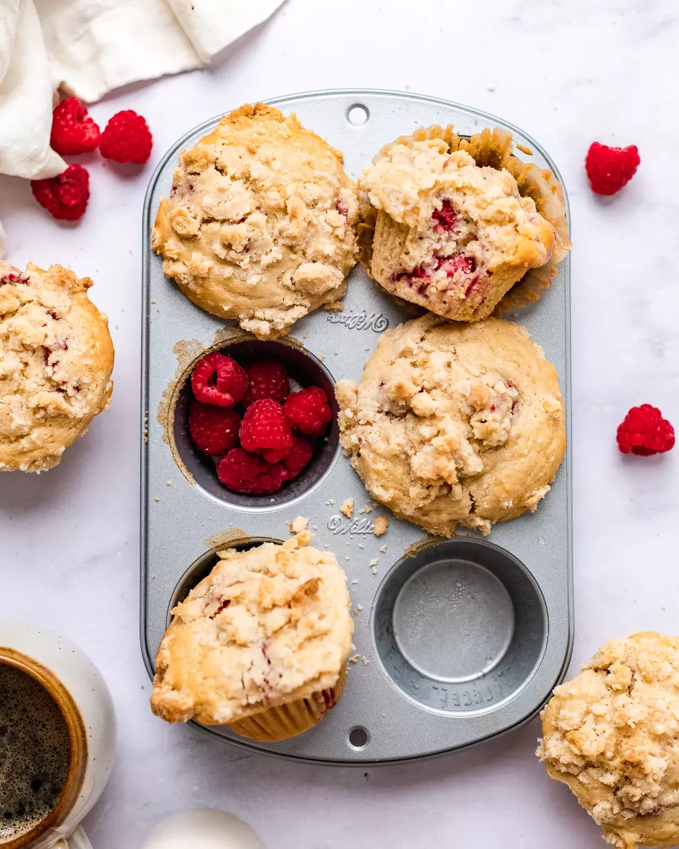 Vegan Raspberry Crumble Muffins