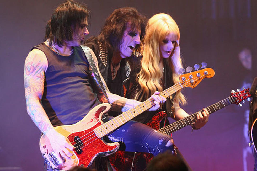 Alice Cooper’s ‘Welcome 2 My Pudding’ Holiday Concert Turns Into ’80s Metal Showcase