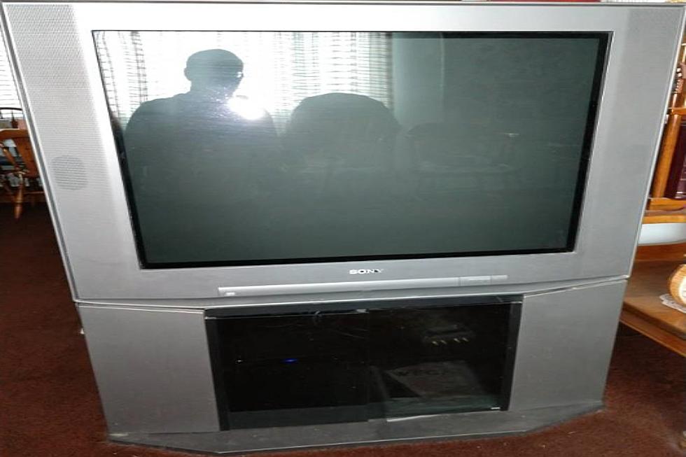 Free Sony TV With Stand Offered In Twin Falls; It Works Too